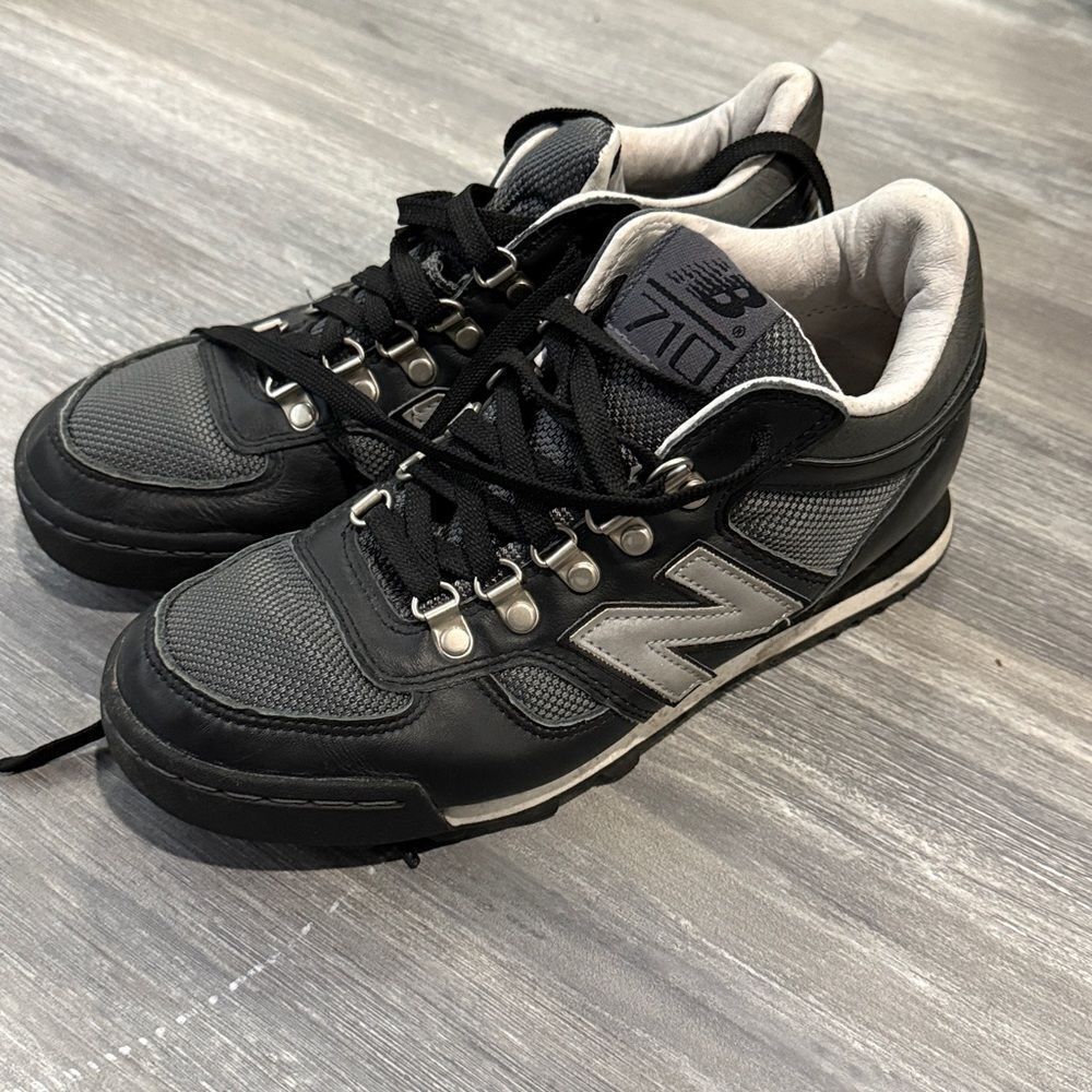 New Balance Charcoal and Black Shoe boots